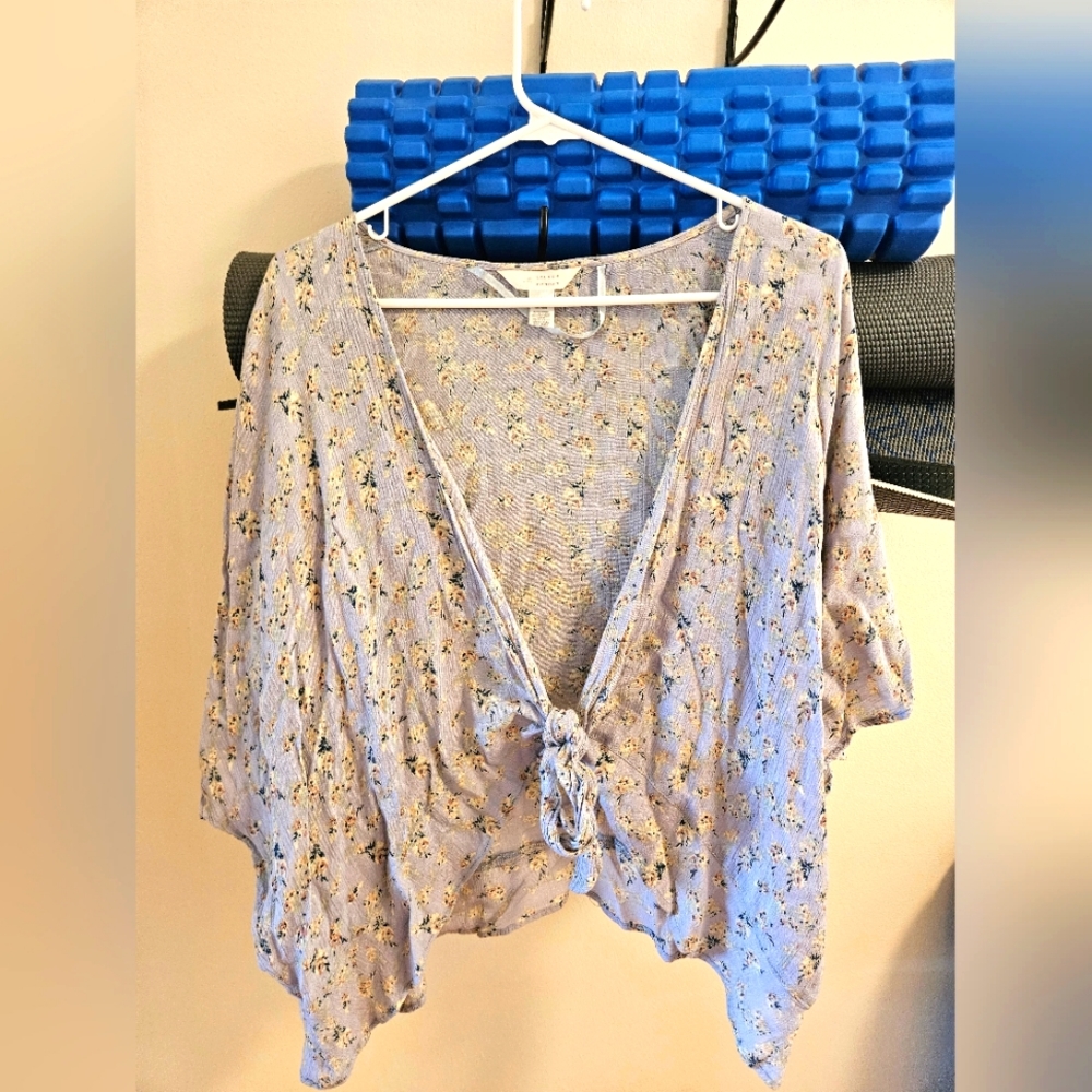 Lauren Conrad shawl like floral design